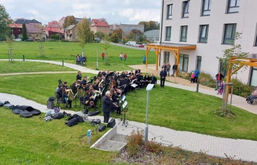 SeniorCentrum Chotěboř se zúčastnilo Telčského desetiboje, uspořádalo koncert na zahradě a zajímavou přednášku