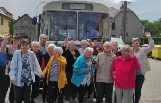 Jízda historickým autobusem s klienty SeniorCentra Chotěboř